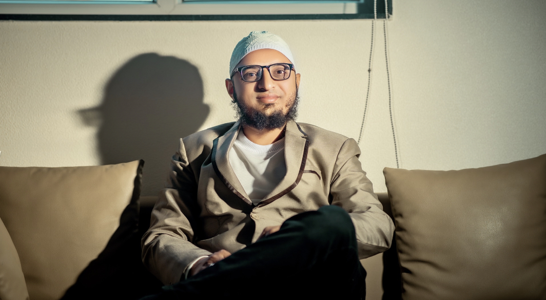 Anees Yakub Shaikh in session